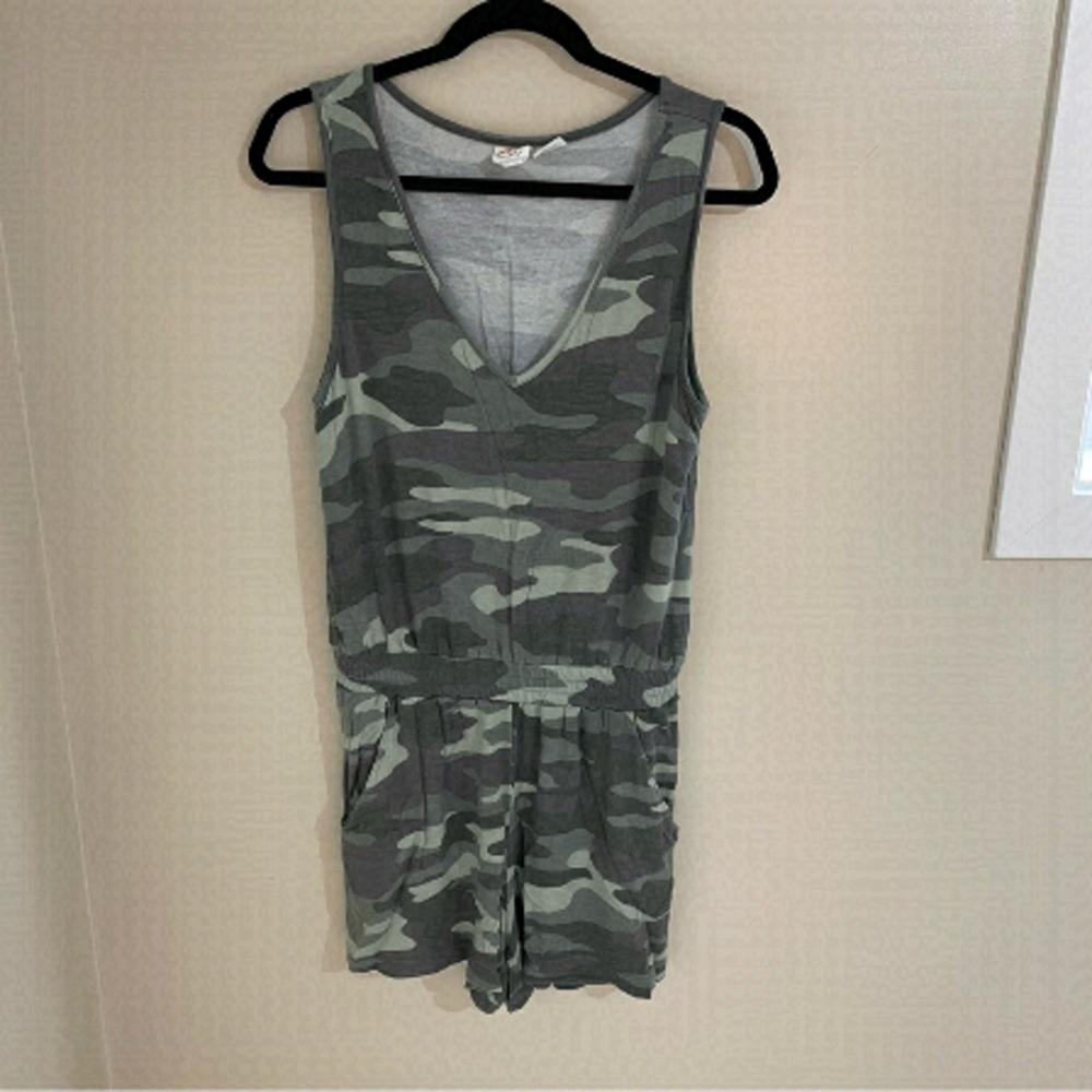 C&c California Shorts Romper, Green Camo, Stretch Sleeveless, V-neck, Pockets